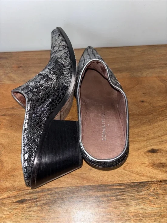 Donald J. Pliner Metallic Silver Croc-Embossed Slip-On Loafers 8.5M - Picture 4 of 4